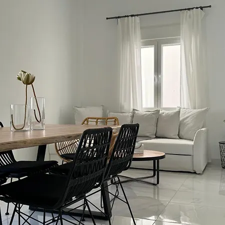 Mano's Place * Naxos City