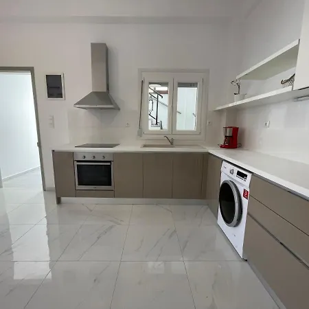 Mano's Place Naxos City